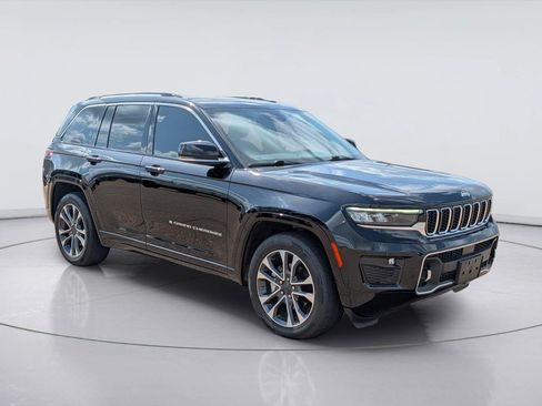 Used 2023 Jeep Grand Cherokee Overland w/ Luxury Tech Group IV AWD/4WD image 7