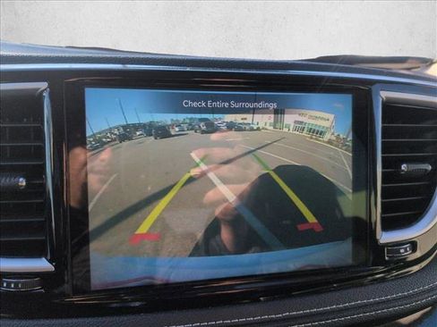Used 2024 Chrysler Pacifica Limited image 14