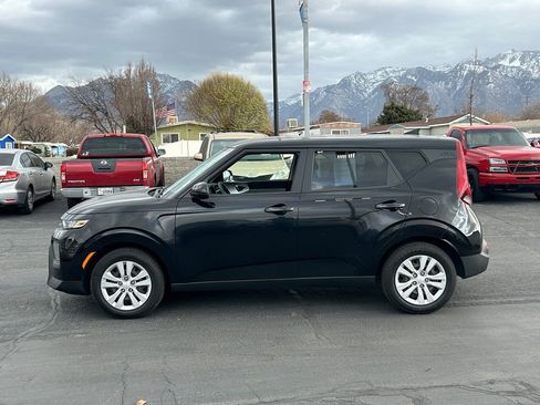 Used 2022 Kia Soul LX FWD image 7
