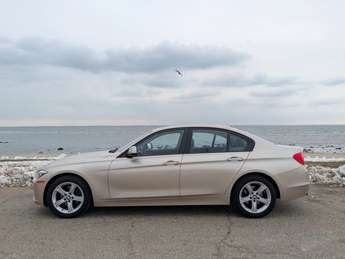 Used 2013 BMW 320i xDrive Sedan image 2