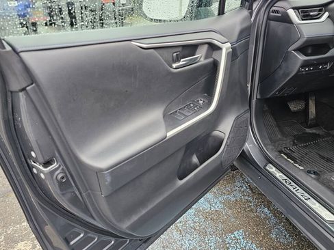 Used 2020 Toyota RAV4 XSE image 17