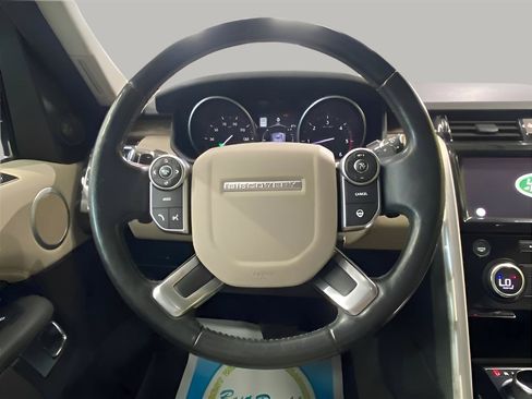 Used 2017 Land Rover Discovery HSE AWD/4WD image 14