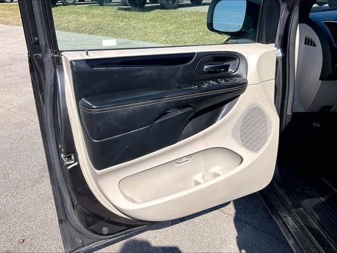 Used 2017 Dodge Grand Caravan SXT FWD image 21