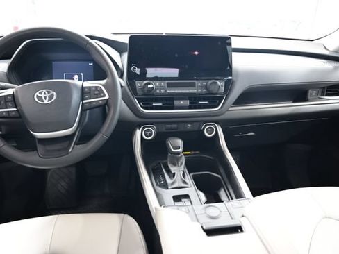 Certified 2025 Toyota Grand Highlander AWD Hybrid image 14