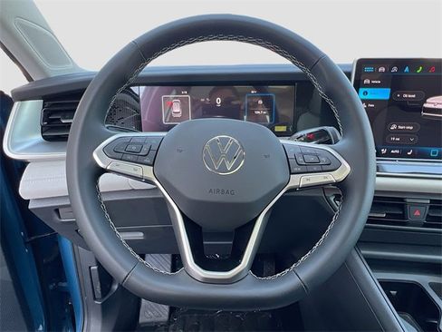New 2025 Volkswagen Tiguan SE image 11