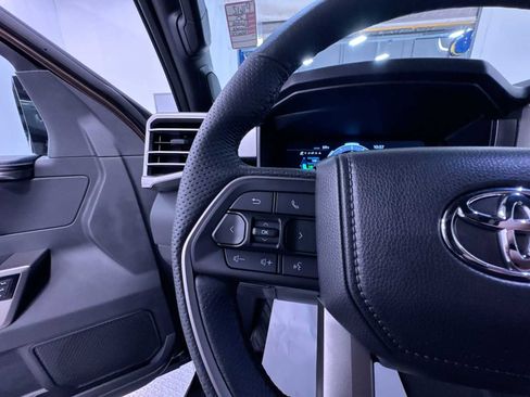 Used 2025 Toyota Tundra Limited AWD/4WD image 12