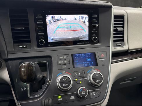 Used 2019 Toyota Sienna XLE image 24