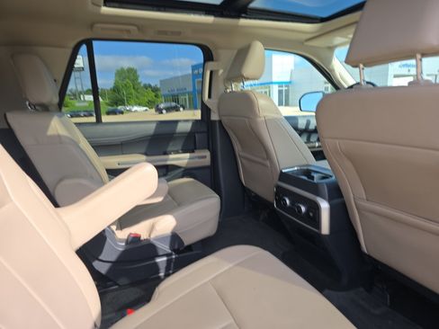 Used 2022 Ford Expedition XLT AWD/4WD image 17