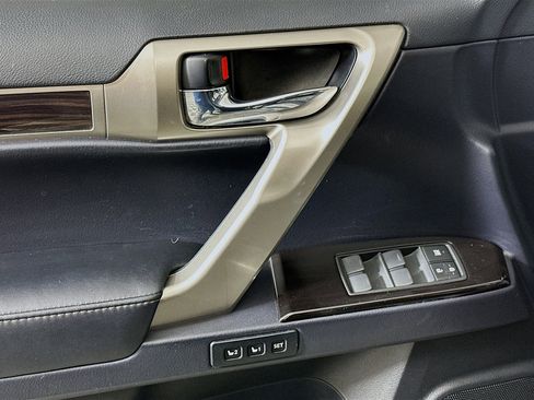 Used 2017 Lexus GX 460 image 15