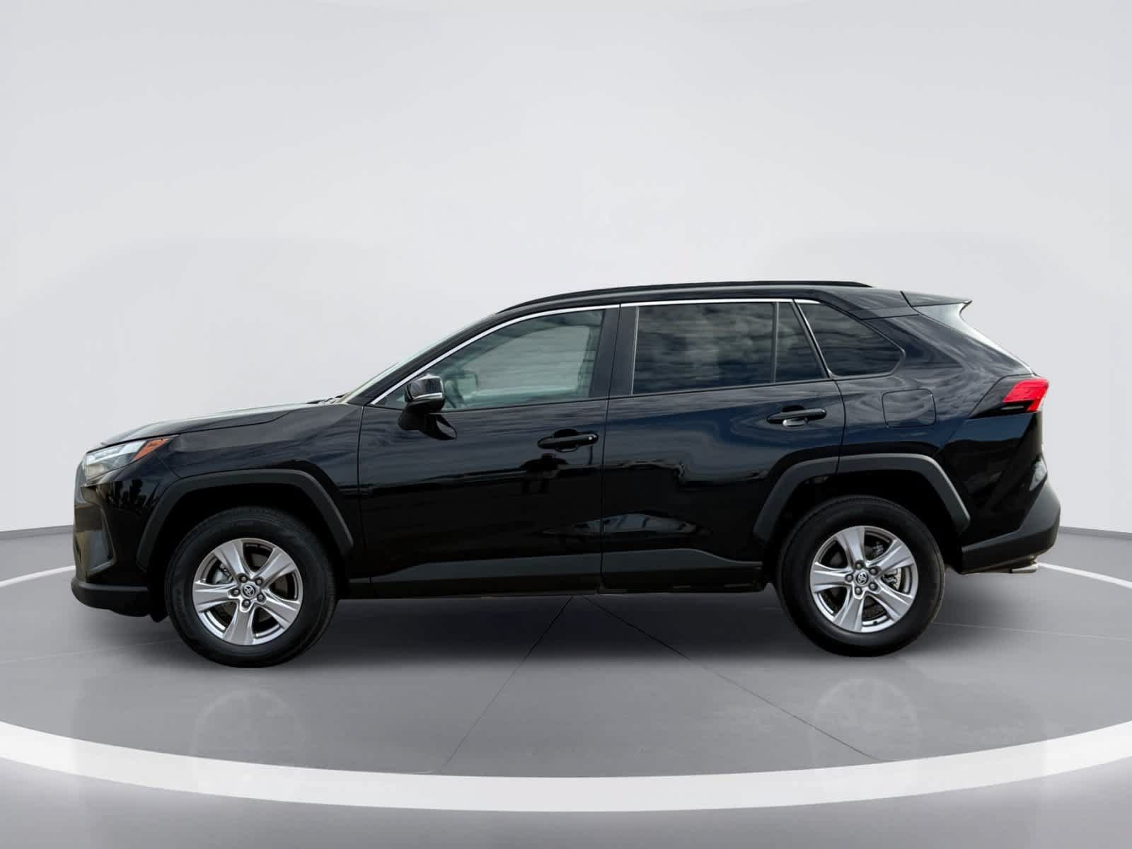 Used 2025 Toyota RAV4 XLE FWD image 4