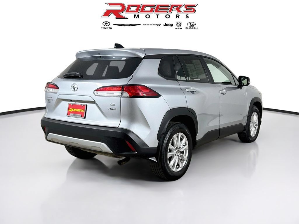 Used 2025 Toyota Corolla Cross LE AWD/4WD image 13