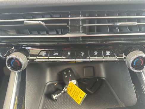 Used 2024 Chevrolet Traverse LS FWD image 21