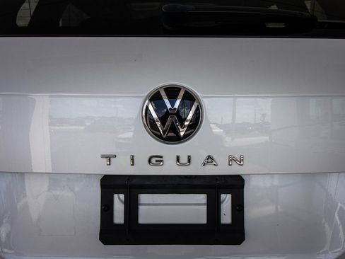 Certified 2023 Volkswagen Tiguan SE R-Line FWD image 15
