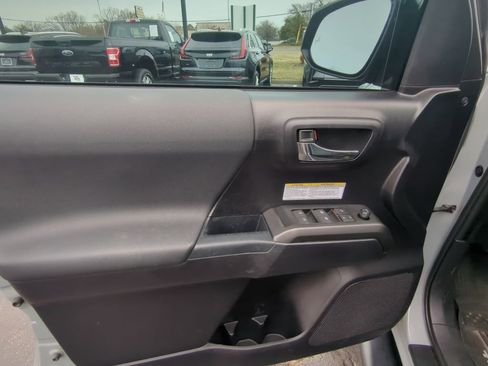 Used 2019 Toyota Tacoma TRD Off-Road w/ TRD Premium Off Road Package image 13