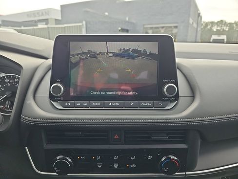 Used 2025 Nissan Rogue S image 25