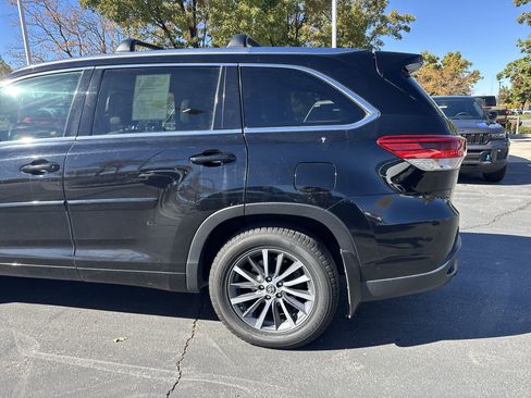 Used 2018 Toyota Highlander XLE image 12