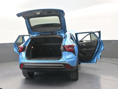 Used 2025 Chevrolet Trax RS FWD image 71