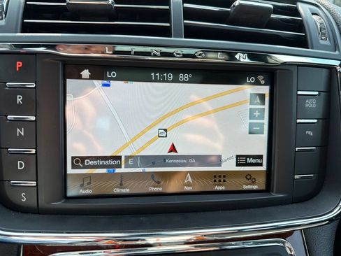 Used 2017 Lincoln Continental Select w/ Climate Package FWD image 10