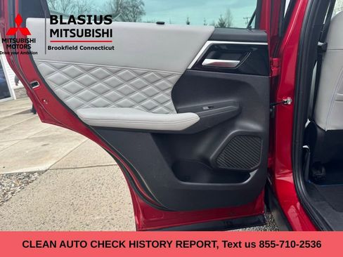 Used 2023 Mitsubishi Outlander SEL image 3