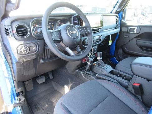 New 2025 Jeep Gladiator Rubicon w/ Convenience Group image 15