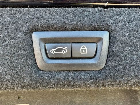 Used 2018 BMW M550i xDrive image 21