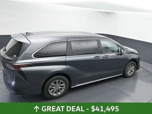 Used 2025 Toyota Sienna LE image 41