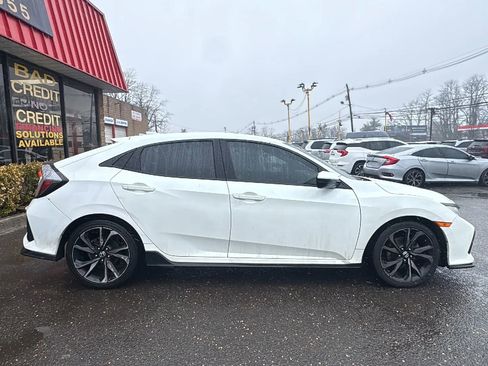 Used 2018 Honda Civic Sport image 4