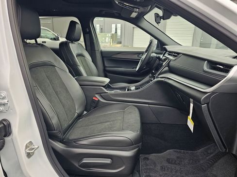 New 2025 Jeep Grand Cherokee L Altitude image 15