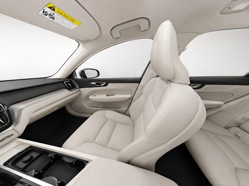 Certified 2024 Volvo XC60 B5 Core w/ Protection Package Premier AWD/4WD image 9
