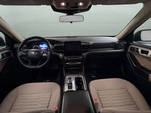 Used 2020 Ford Explorer XLT RWD image 9