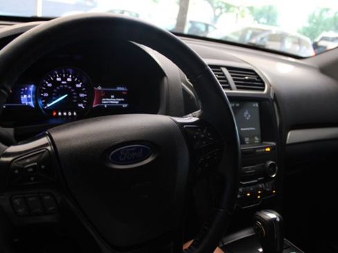 Used 2018 Ford Explorer XLT w/ Equipment Group 201A image 21