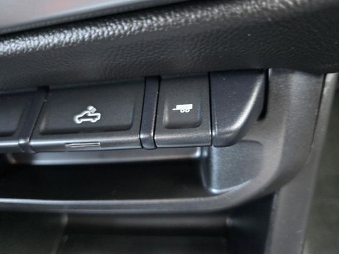 Used 2017 Chevrolet Colorado LT w/ LT Convenience Package image 9