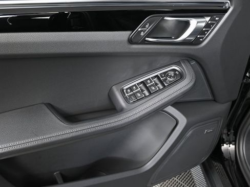 New 2026 Porsche Macan image 6