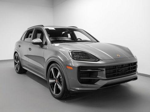 New 2026 Porsche Cayenne GTS image 10