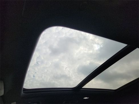 Used 2025 Chevrolet Traverse Z71 w/ Enhanced Driving Package image 19