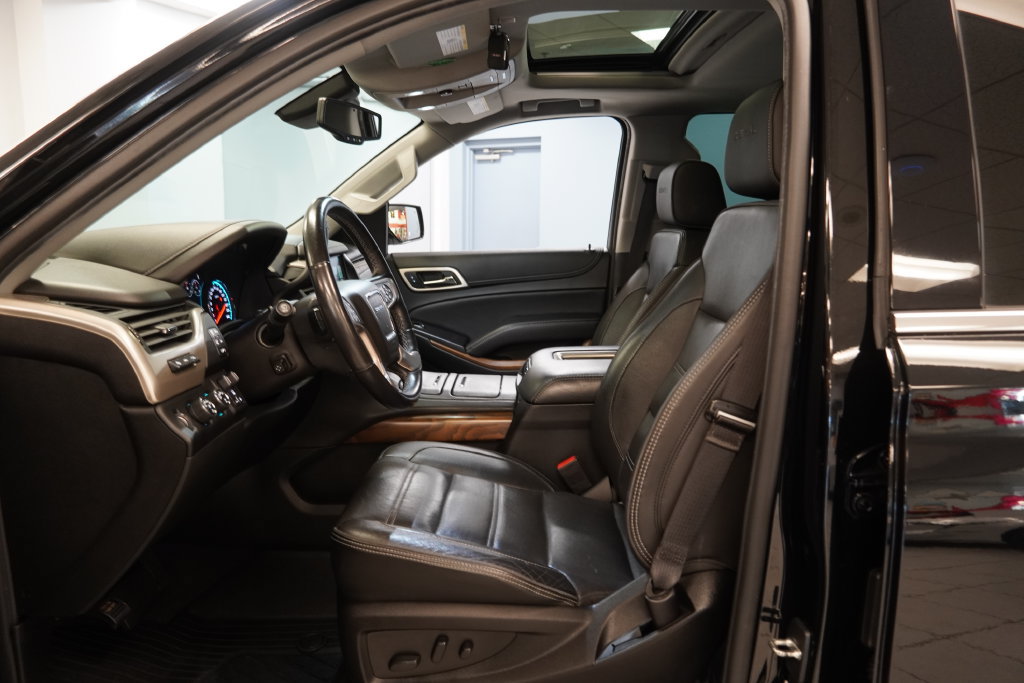 Used 2020 GMC Yukon XL Denali w/ Denali Premium Package AWD/4WD image 6