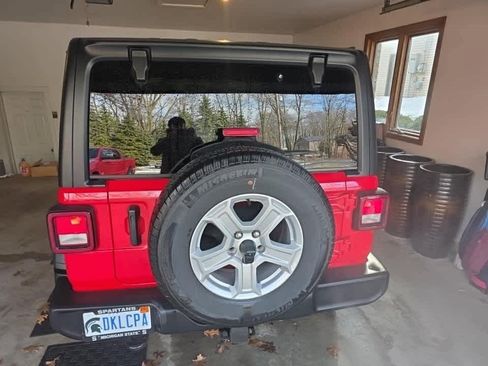 Used 2023 Jeep Wrangler Sport S image 5