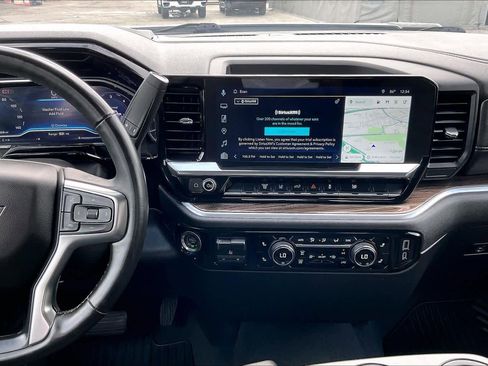 Used 2025 Chevrolet Silverado 2500 LT w/ Convenience Package image 7