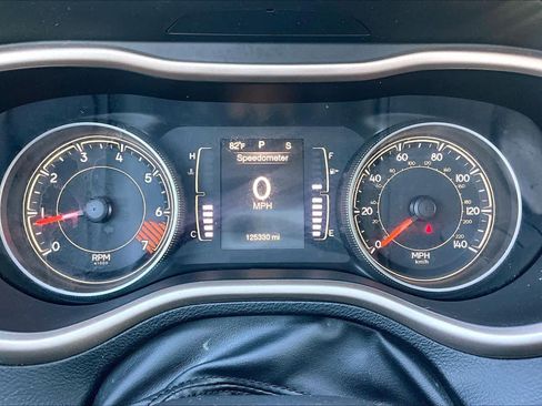 Used 2015 Jeep Cherokee Sport image 24