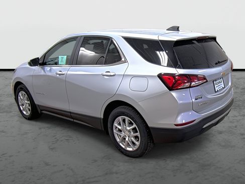 Used 2022 Chevrolet Equinox LT image 2