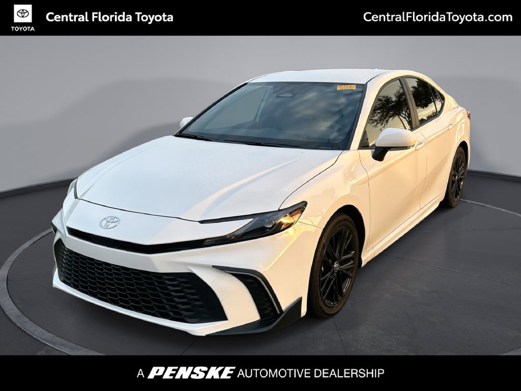 Certified 2025 Toyota Camry SE FWD image 1