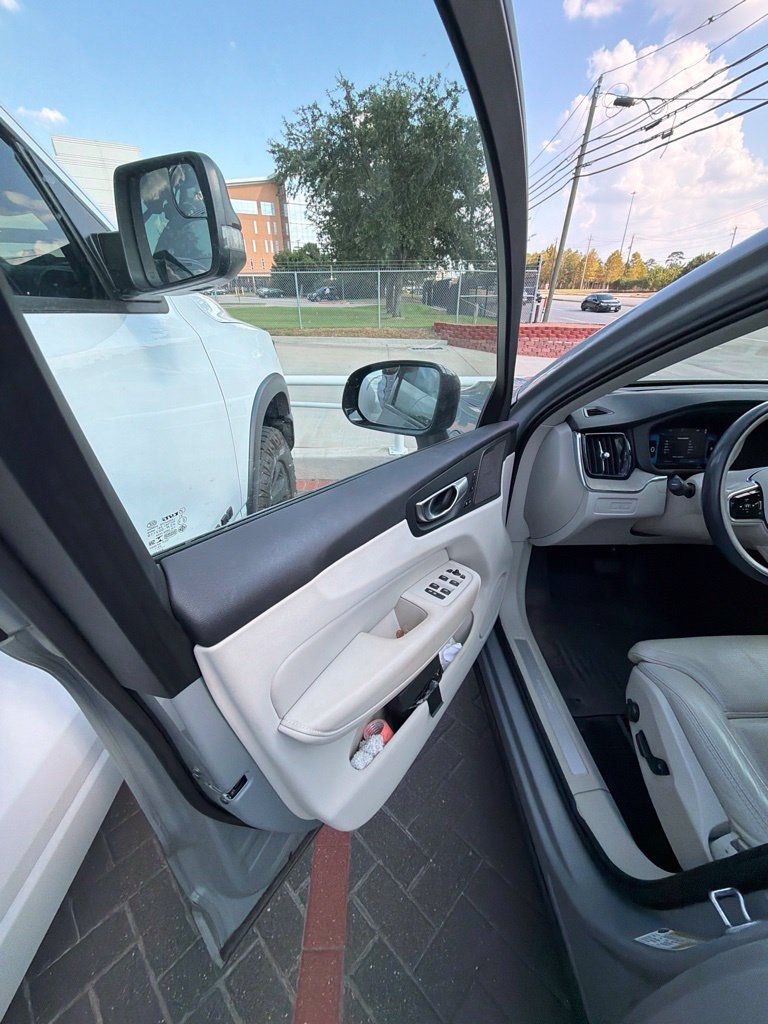 Used 2024 Volvo XC60 T8 Ultimate w/ Protection Package Premier AWD/4WD image 7