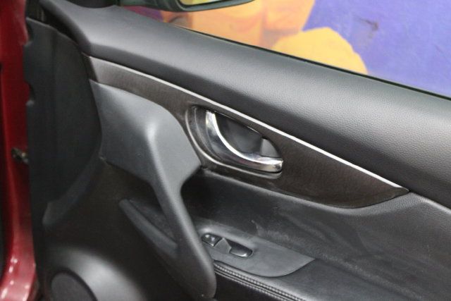 Used 2015 Nissan Rogue SV FWD image 11