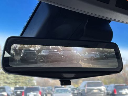 Used 2018 Cadillac Escalade ESV Luxury image 32