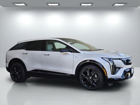 New 2025 Cadillac Optiq Sport 1 w/ LPO, ONYX Package image 3