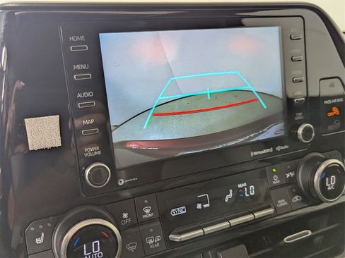 Used 2022 Toyota Highlander XLE image 23