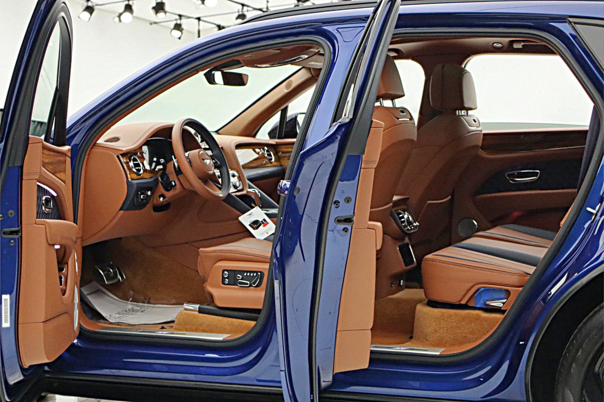 Certified 2022 Bentley Bentayga AWD/4WD image 6