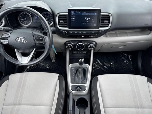 Used 2022 Hyundai Venue SEL FWD image 16