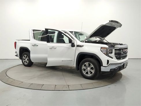 Used 2025 GMC Sierra 1500 SLT image 9
