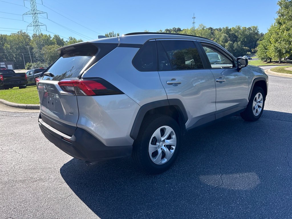 Used 2021 Toyota RAV4 LE FWD image 5